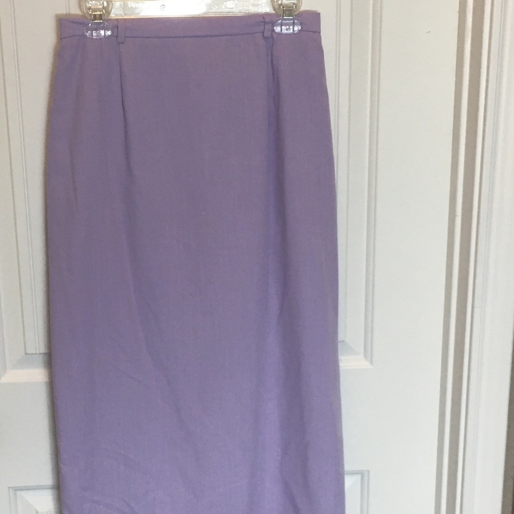 Women’s fully lined skirt